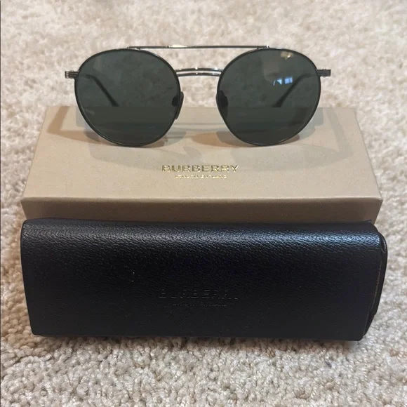 Burberry Aviator Dark Green Sunglasses with Black Case - Picture 1 of 8